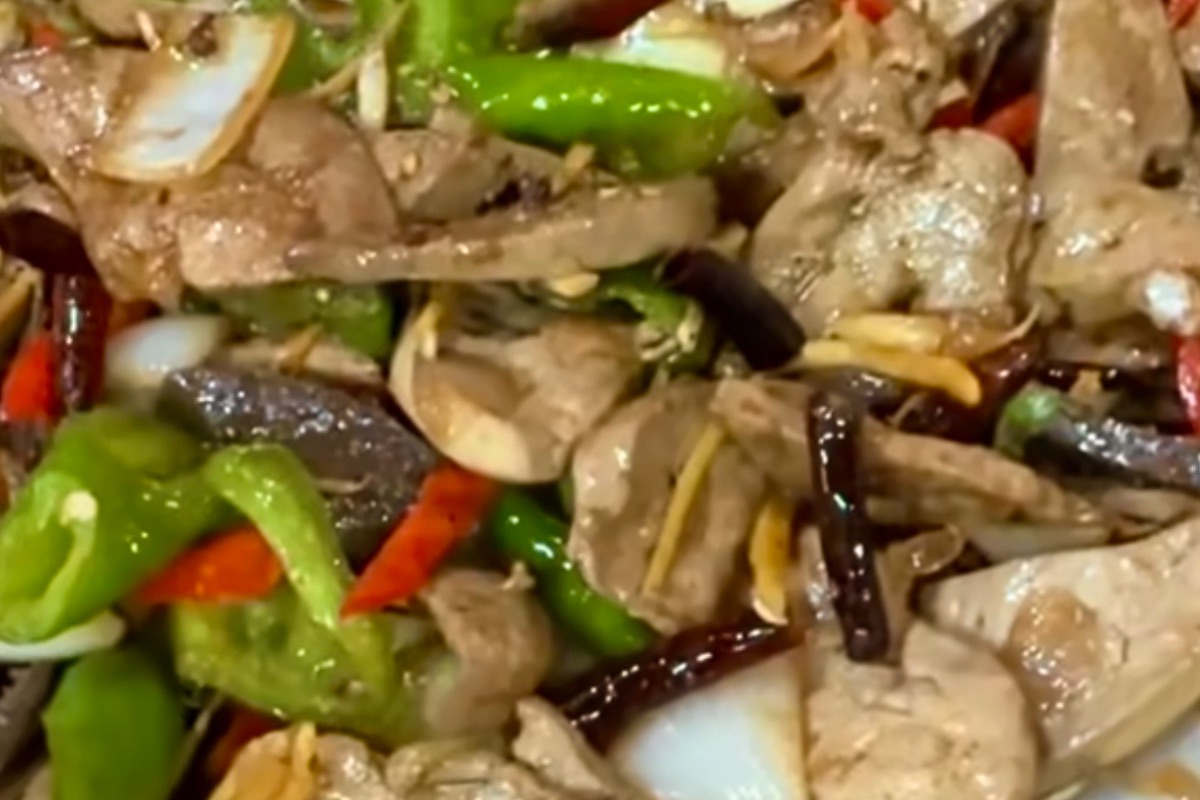 Gan xào ớt xanh