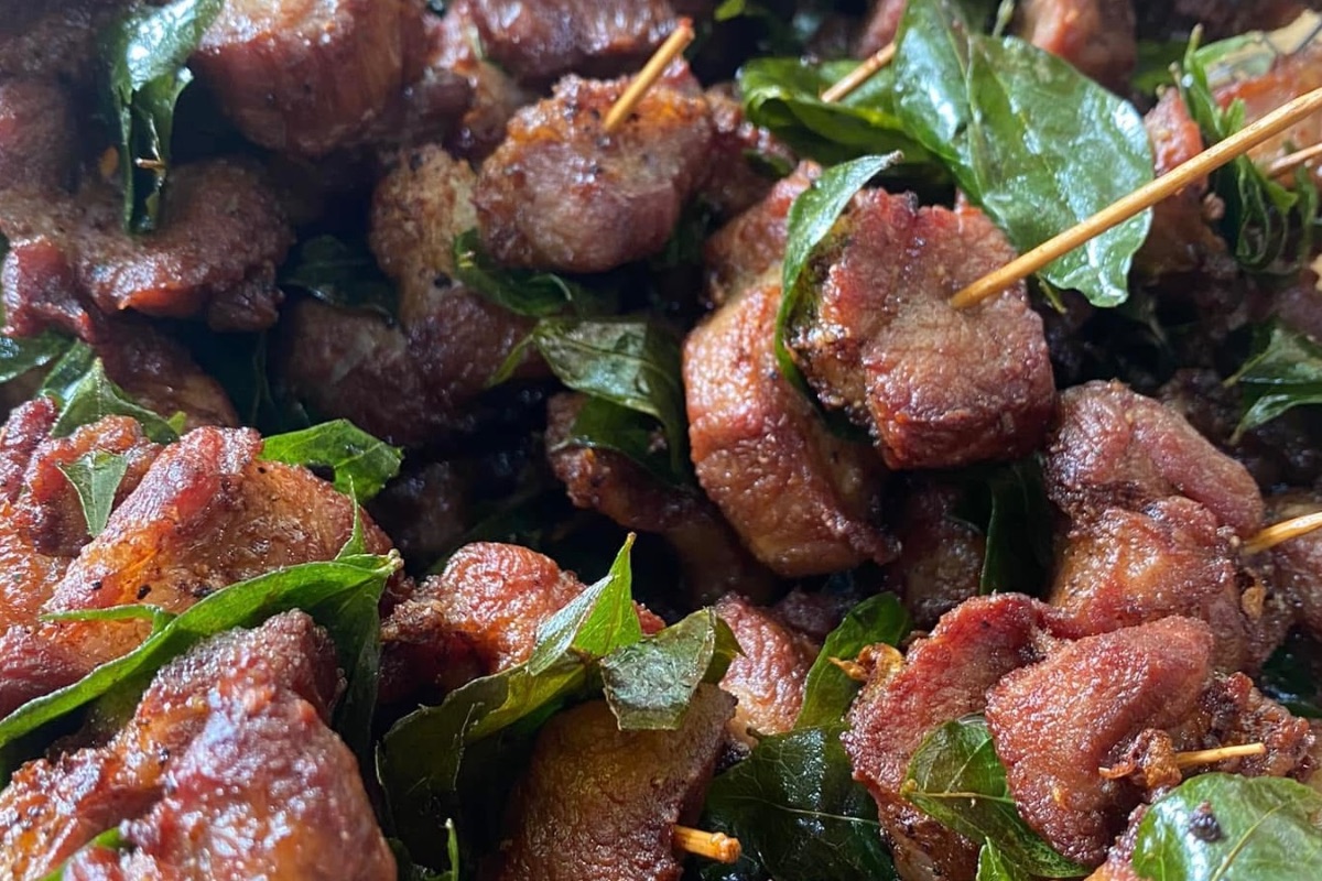 Thịt chiên mắc mật