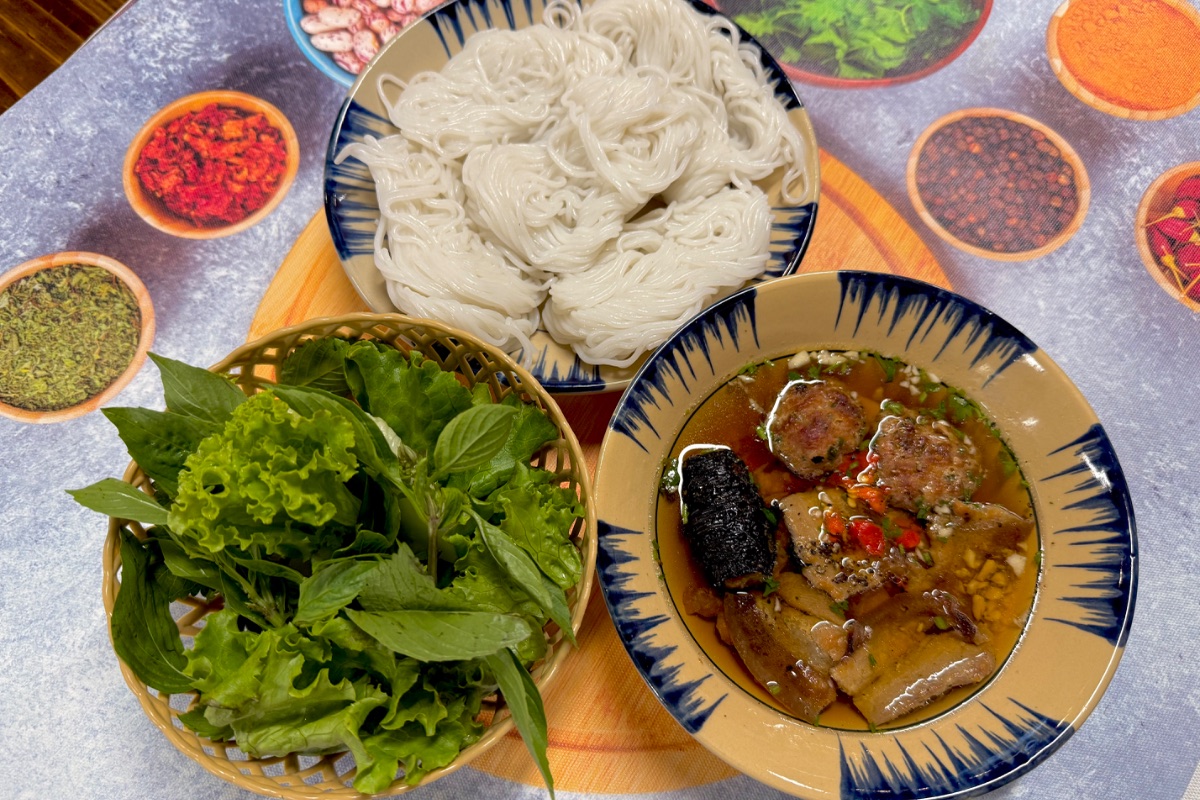 Bún chả chấm