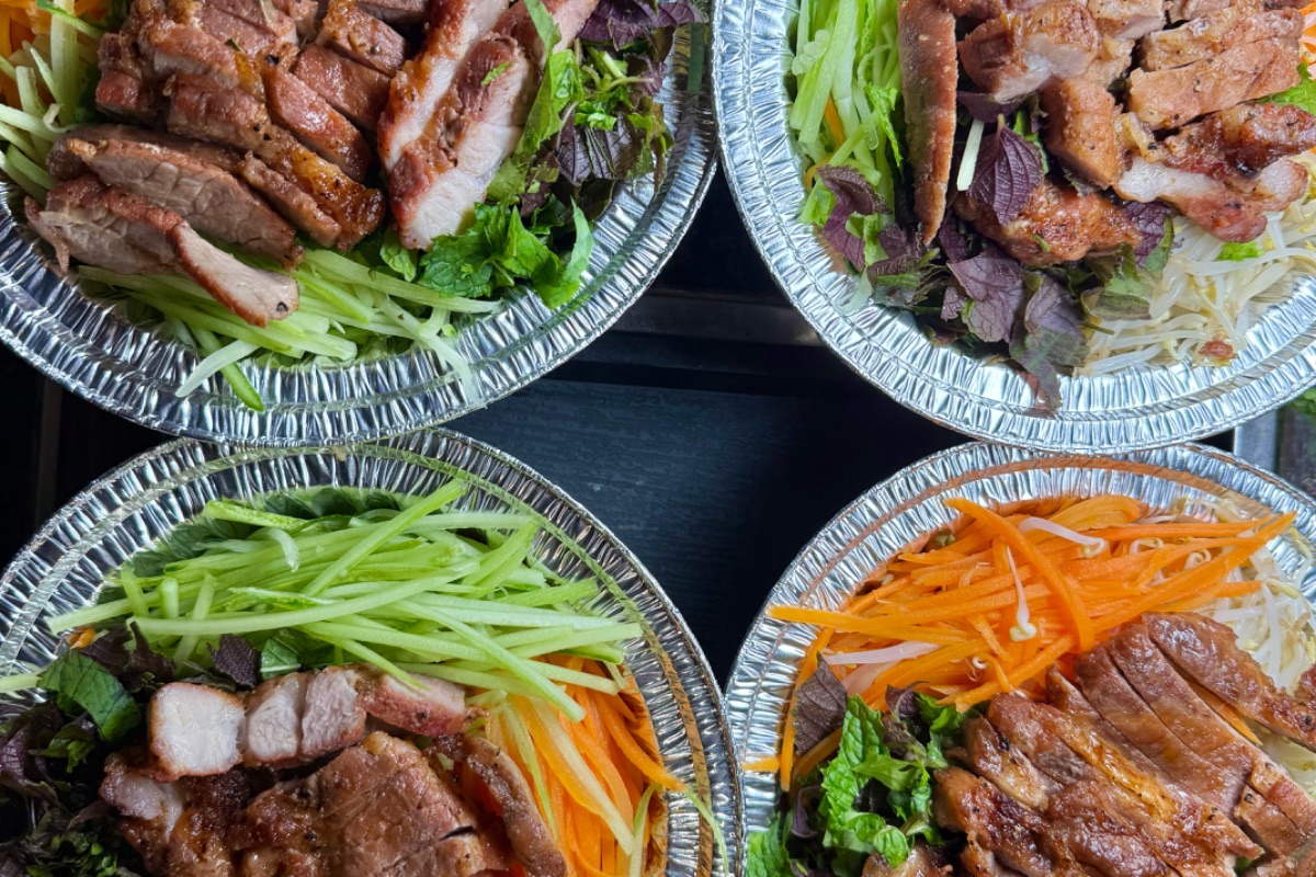 Bún trộn thịt áp chảo